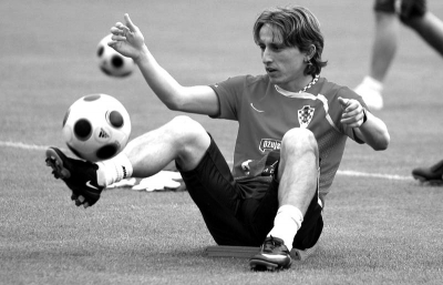 詹姆斯缺阵一场，湖人必须交易的事实便昭然若揭